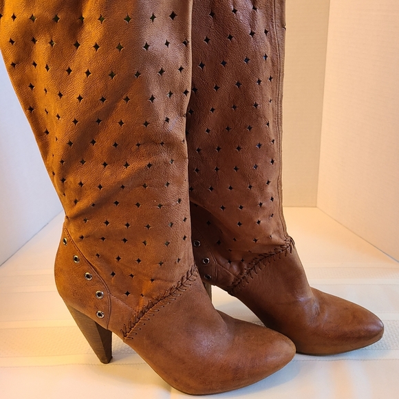 Guess Woman's High Heel Suede Boots, Size: 8.5 - Picture 5 of 16